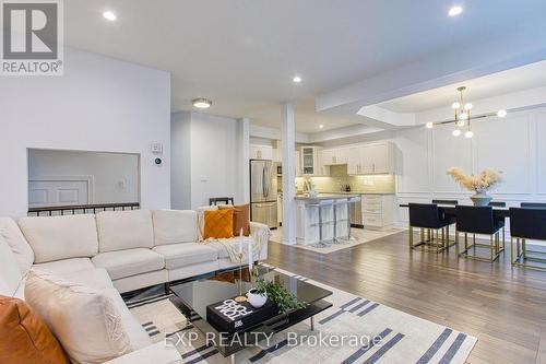 67 Padua Crescent, Hamilton, ON - Indoor Photo Showing Living Room