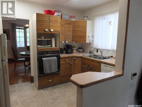 2856 Albert Street, Regina, SK - Indoor Photo Showing Kitchen With Double Sink