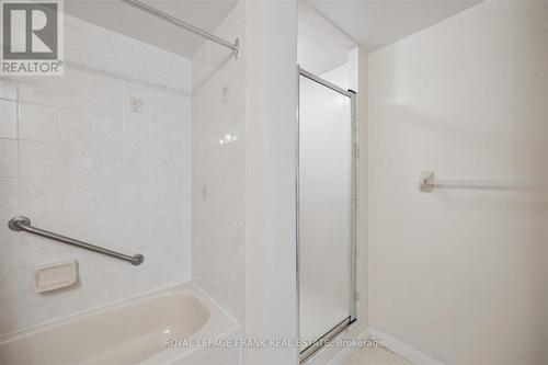 114 - 95 Wellington Street, Clarington (Bowmanville), ON - Indoor Photo Showing Bathroom