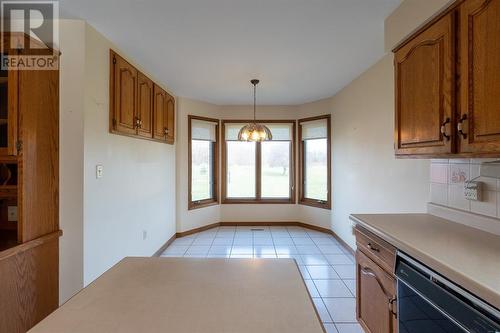 2064 London Line, Sarnia, ON - Indoor Photo Showing Kitchen