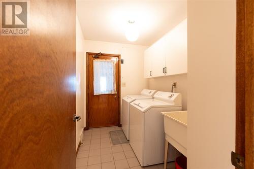 2064 London Line, Sarnia, ON - Indoor Photo Showing Laundry Room