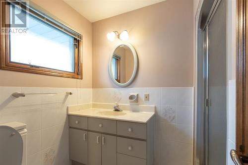 2064 London Line, Sarnia, ON - Indoor Photo Showing Bathroom