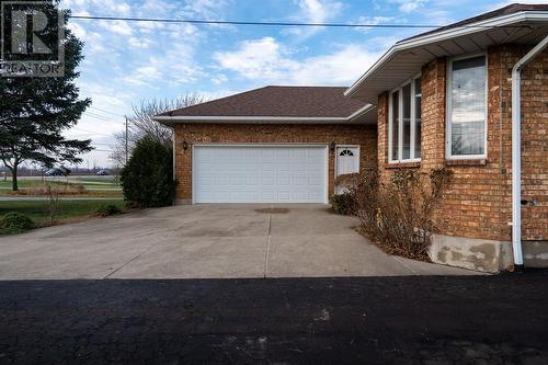 2064 London Line, Sarnia, ON - Outdoor