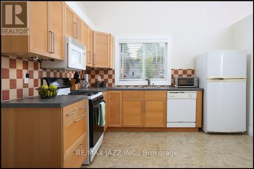 251 Troy Street, Mississauga (Mineola), ON - Indoor Photo Showing Kitchen