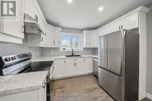 2 - 491 King George Street, Peterborough (Otonabee), ON - Indoor Photo Showing Kitchen With Upgraded Kitchen