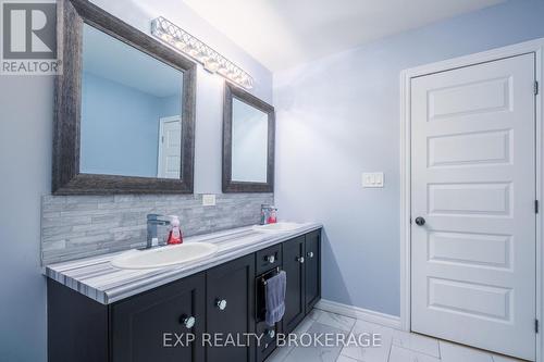 217 Clipper Court, Kingston (Kingston East (Incl Barret Crt)), ON - Indoor Photo Showing Bathroom