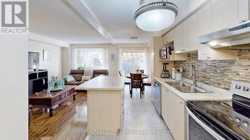 66 Vintage Gate, Brampton, ON - Indoor Photo Showing Kitchen With Double Sink With Upgraded Kitchen