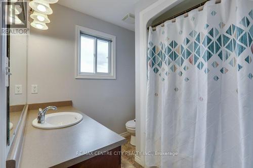 24 Pear Tree Avenue, St. Thomas, ON - Indoor Photo Showing Bathroom