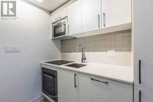 419 - 27 Bathurst Street, Toronto, ON - Indoor Photo Showing Kitchen