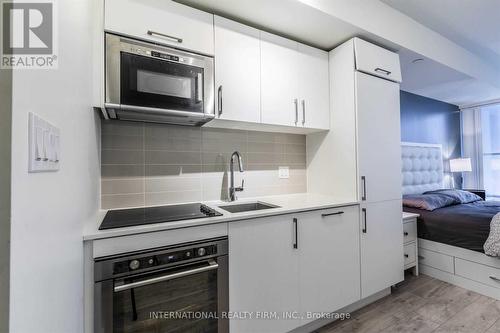 419 - 27 Bathurst Street, Toronto, ON - Indoor Photo Showing Kitchen