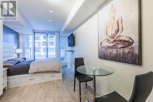 419 - 27 Bathurst Street, Toronto, ON - Indoor