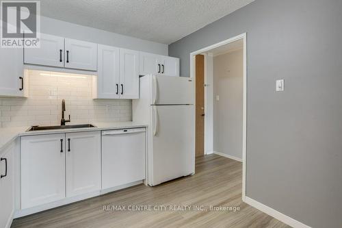 805 - 389 Dundas Street, London, ON - Indoor Photo Showing Kitchen