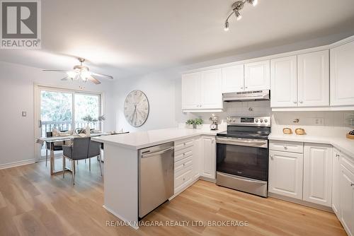 122 Welland Road, Pelham (662 - Fonthill), ON - Indoor Photo Showing Kitchen