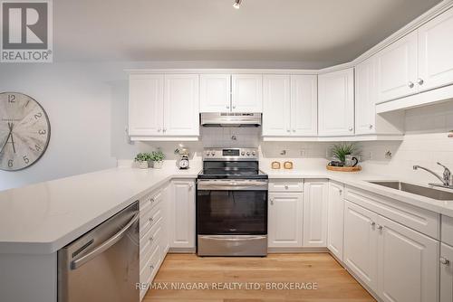 122 Welland Road, Pelham (662 - Fonthill), ON - Indoor Photo Showing Kitchen