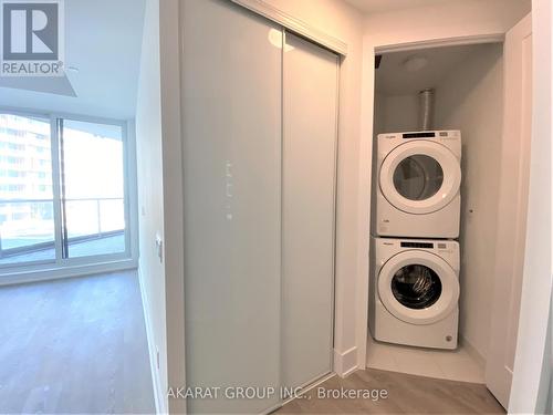 221 - 1 Edgewater Drive, Toronto, ON - Indoor Photo Showing Laundry Room