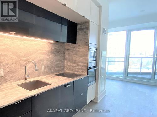 221 - 1 Edgewater Drive, Toronto, ON - Indoor Photo Showing Kitchen