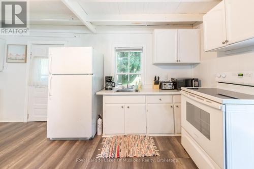 1066 Ferguson Road, Armour, ON - Indoor Photo Showing Kitchen