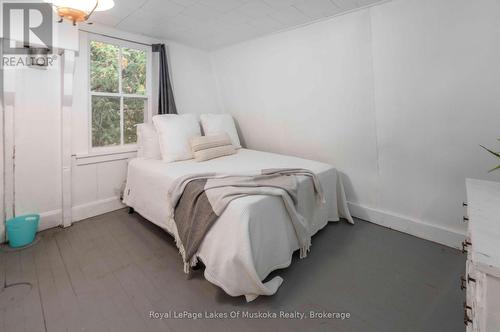 1066 Ferguson Road, Armour, ON - Indoor Photo Showing Bedroom