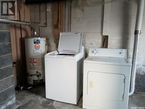 4901 Leader Street, Macklin, SK - Indoor Photo Showing Laundry Room