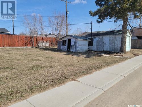 4901 Leader Street, Macklin, SK - Outdoor