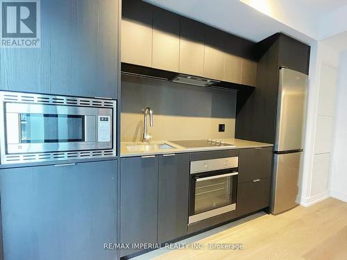 1016 - 1 Jarvis Street, Hamilton, ON - Indoor Photo Showing Kitchen