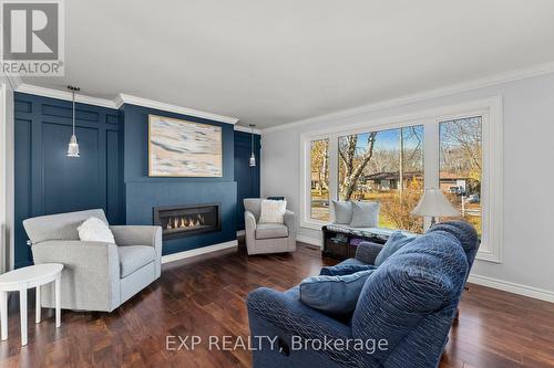 29 May Avenue, East Gwillimbury, ON - Indoor Photo Showing Living Room With Fireplace