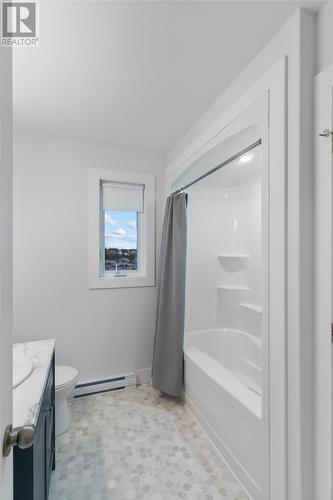 5 Holland Place, Paradise, NL - Indoor Photo Showing Bathroom