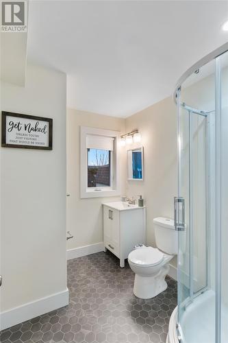 5 Holland Place, Paradise, NL - Indoor Photo Showing Bathroom