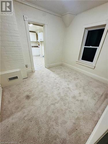 Spare room featuring carpet floors and ornamental molding - 472 First Ave W, North Bay, ON - Indoor Photo Showing Other Room