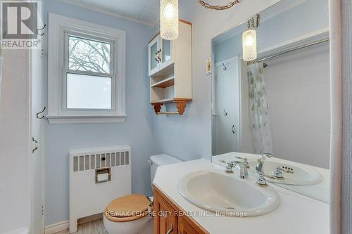 125 Stuart Street, London, ON - Indoor Photo Showing Bathroom