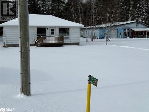 View of yard layered in snow - 32299 Highway 17 E, Deep River, ON - Outdoor