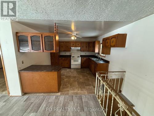 32299 Highway 17 E, Deep River, ON - Indoor Photo Showing Kitchen With Double Sink