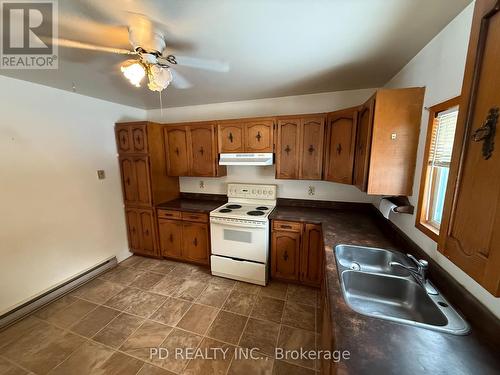 32299 Highway 17 E, Deep River, ON - Indoor Photo Showing Kitchen With Double Sink