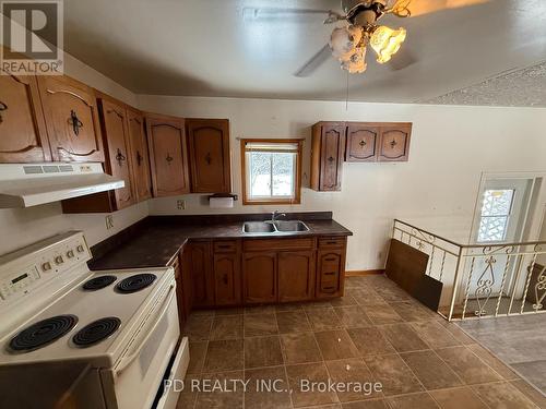 32299 Highway 17 E, Deep River, ON - Indoor Photo Showing Kitchen With Double Sink