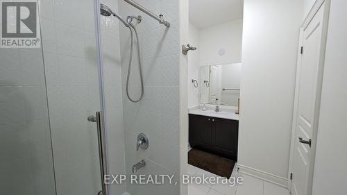 Upper - 10 Goderich Drive, Brampton, ON - Indoor Photo Showing Bathroom