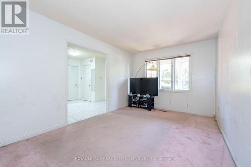 2104 Laurelwood Drive, Oakville, ON - Indoor Photo Showing Other Room