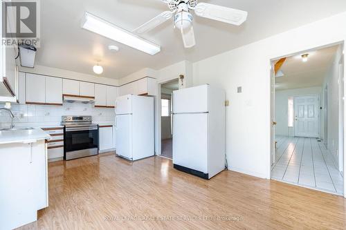 2104 Laurelwood Drive, Oakville, ON - Indoor Photo Showing Kitchen