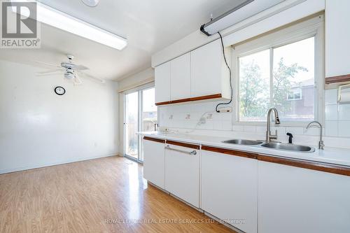 2104 Laurelwood Drive, Oakville, ON - Indoor Photo Showing Kitchen With Double Sink