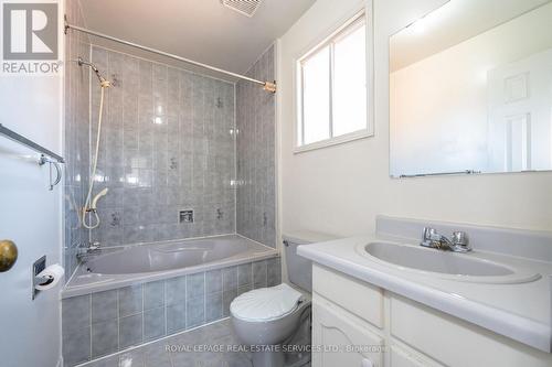 2104 Laurelwood Drive, Oakville, ON - Indoor Photo Showing Bathroom