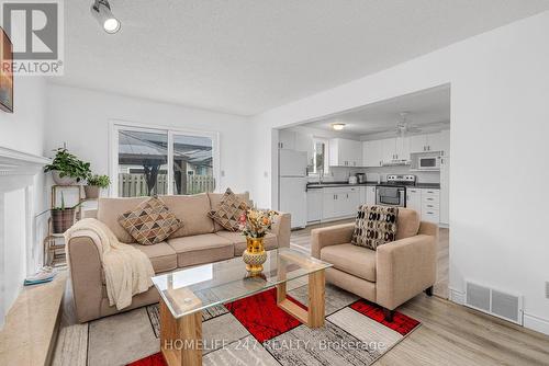 203 Somerville Street, Tecumseh, ON - Indoor Photo Showing Living Room