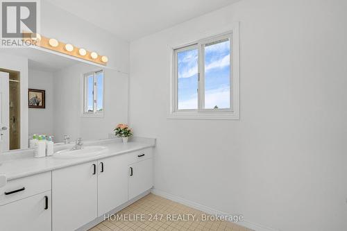 203 Somerville Street, Tecumseh, ON - Indoor Photo Showing Bathroom