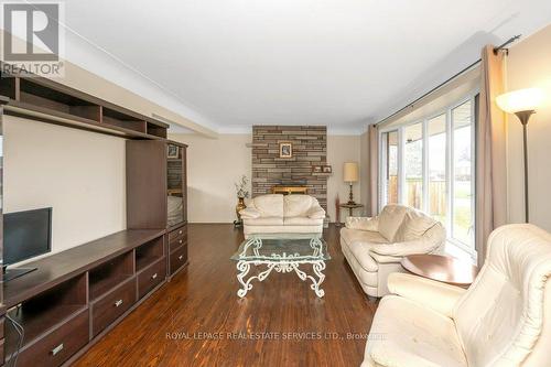 61 Felker Avenue, Hamilton, ON - Indoor Photo Showing Living Room