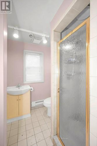 61 Felker Avenue, Hamilton, ON - Indoor Photo Showing Bathroom