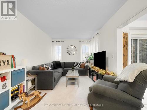 29 Cliff Thompson Court, Georgina, ON - Indoor Photo Showing Living Room