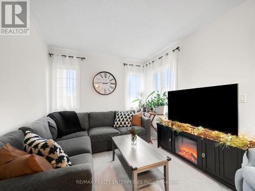 29 Cliff Thompson Court, Georgina, ON - Indoor Photo Showing Living Room