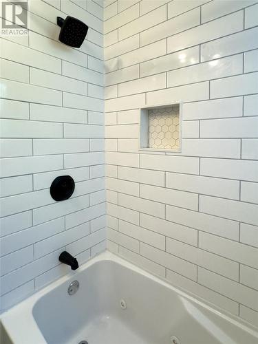 8 Bond Street, St. John'S, NL - Indoor Photo Showing Bathroom