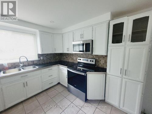 48 St Andrews Court, Aurora, ON - Indoor Photo Showing Kitchen With Double Sink