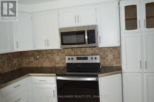 48 St Andrews Court, Aurora, ON - Indoor Photo Showing Kitchen