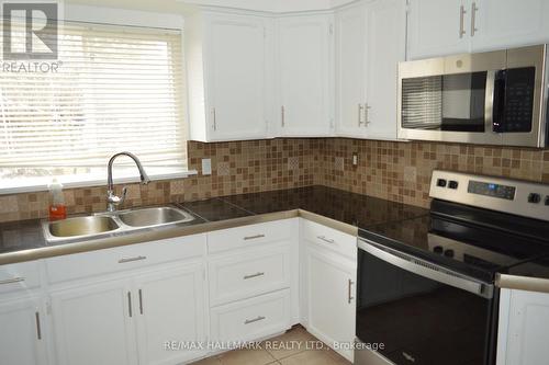 48 St Andrews Court, Aurora, ON - Indoor Photo Showing Kitchen With Double Sink