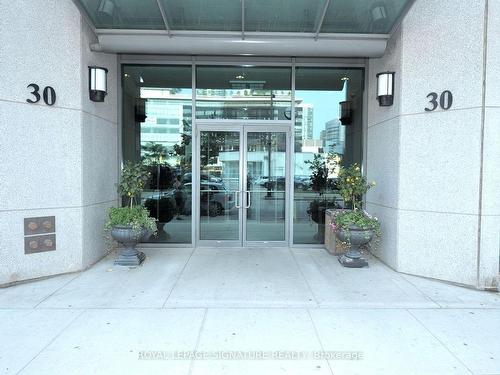 509-30 Grand Trunk Crescent, Toronto, ON - Outdoor